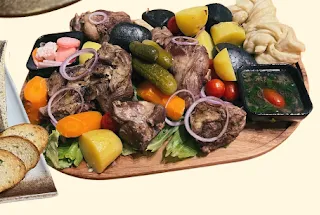 Khorhog — hot-stone grilled beef board